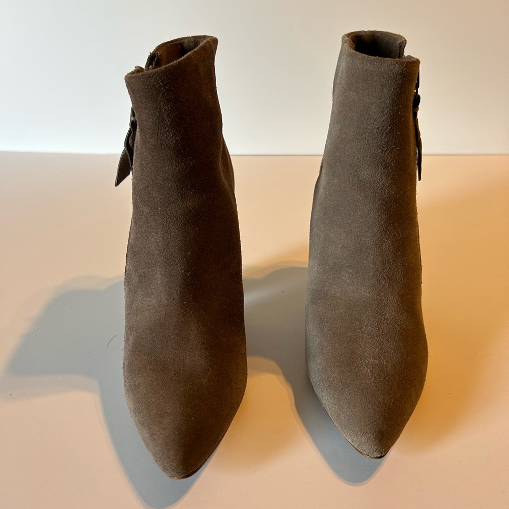 SPLENDID Womens Nude Suede Ankle Boot Shoe.